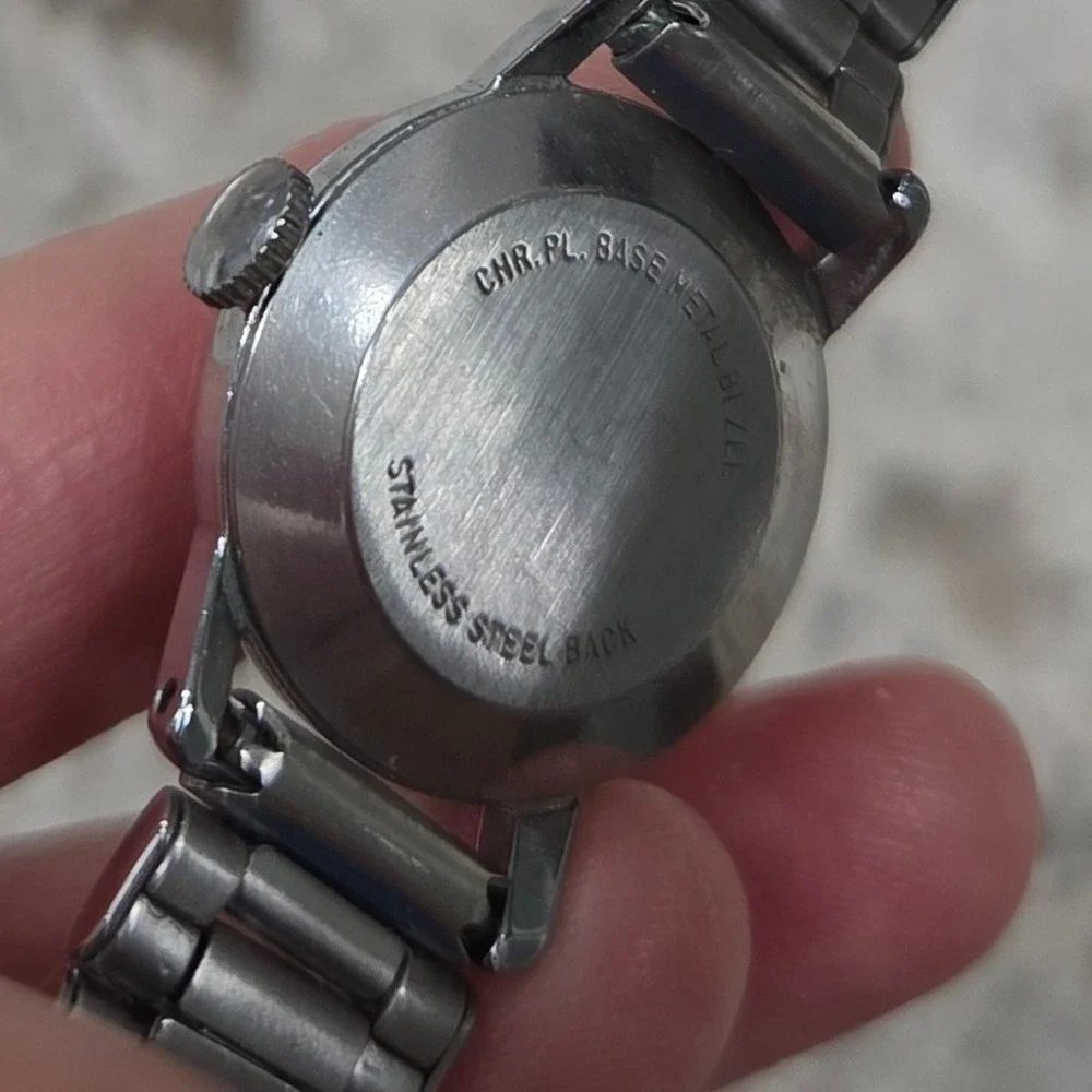 Vintage Alice in Wonderland Watch Stainless Steel Band Womens‎ Collectible